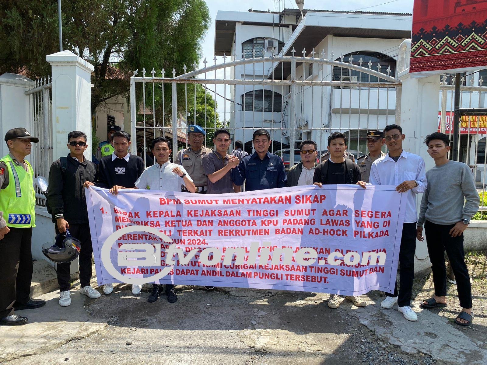 Lagi-lagi BPM Sumut Gruduk Kantor KPU Sumut. Meminta KPU Sumut Evaluasi Ketua KPU Palas