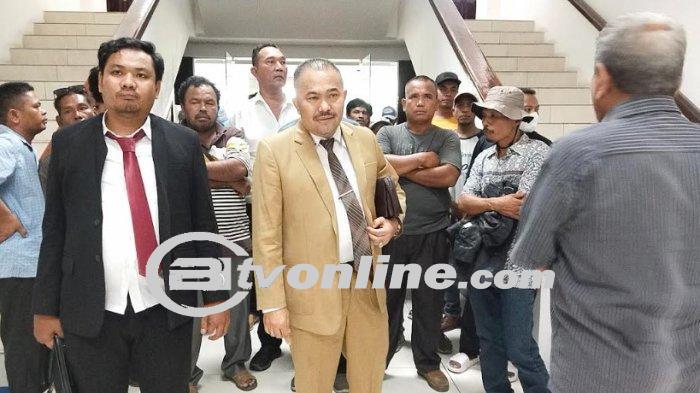Kamaruddin Simanjuntak dan Puluhan Warga Geruduk Kantor Bupati Deli Serdang