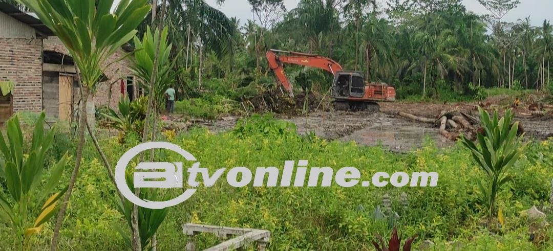 Diduga Dua Ekskavator Beroperasi di Desa Sentang Menggunakan BBM Bersubsidi, APH Terkesan Menutup Mata