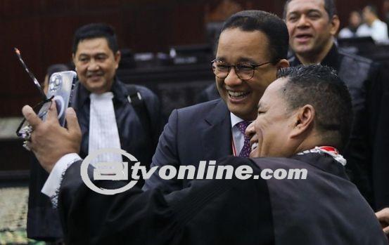 Anies Baswedan Tanggapi Pujian PDIP Dengan Sikap Kewaspadaan: Apa yang Terjadi di Balik Layar?
