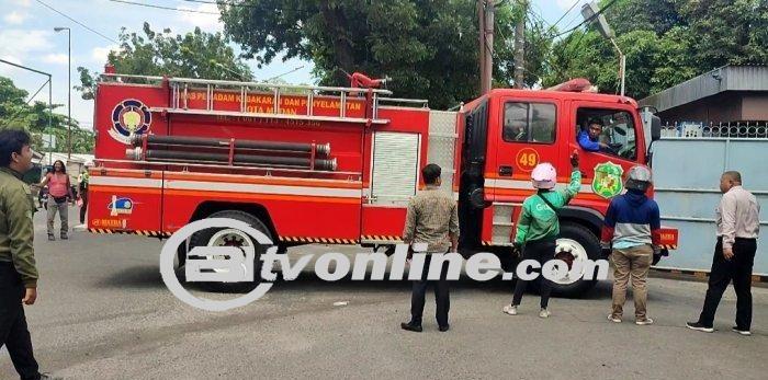 Kebakaran Hebat di PT Musim Mas Medan: Mobil Pemadam Kebakaran Keluar-Masuk Lokasi dan 1 Orang Dilarikan Kerumah Sakit