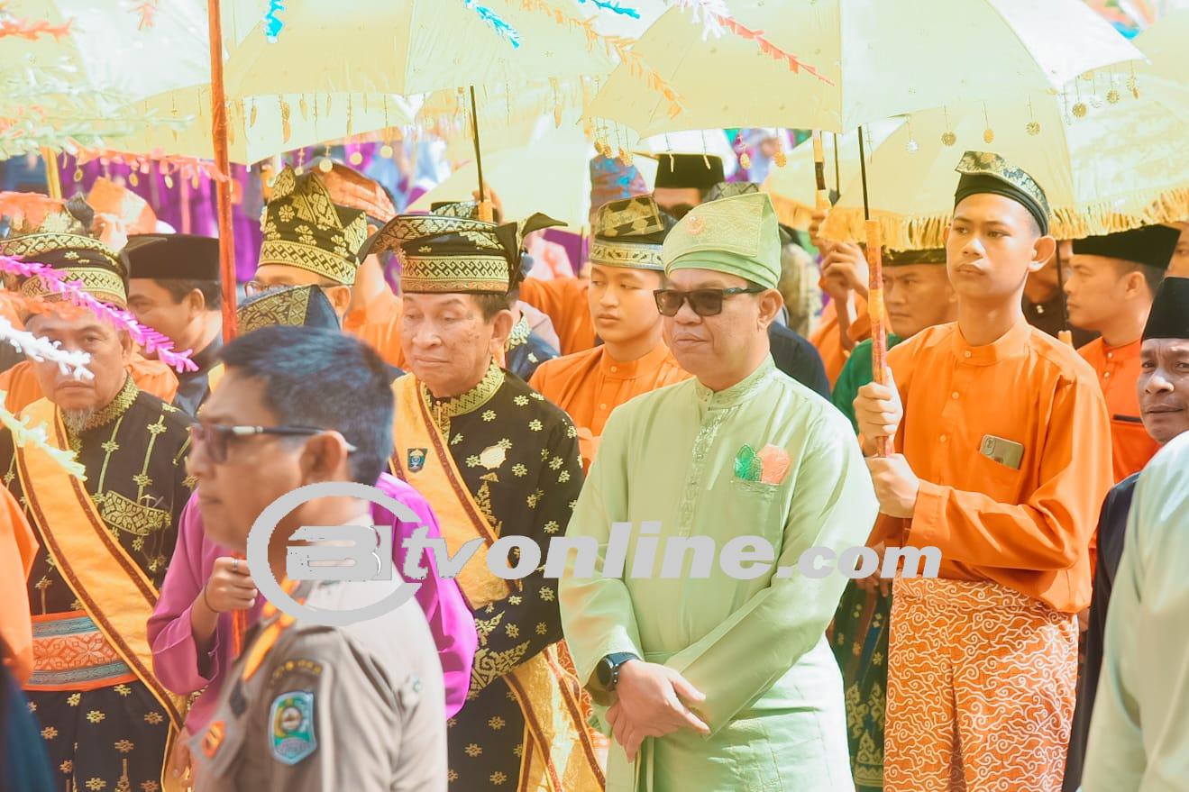 Pj. Bupati Batu Bara Hadiri Pemberian Gelar Adat Bupati Siak
