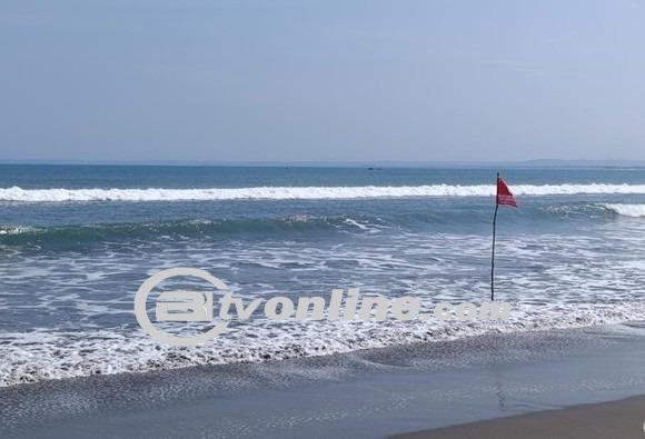 Tragedi di Pantai Pangandaran: Empat Remaja Terseret Ombak, Satu Masih Hilang!