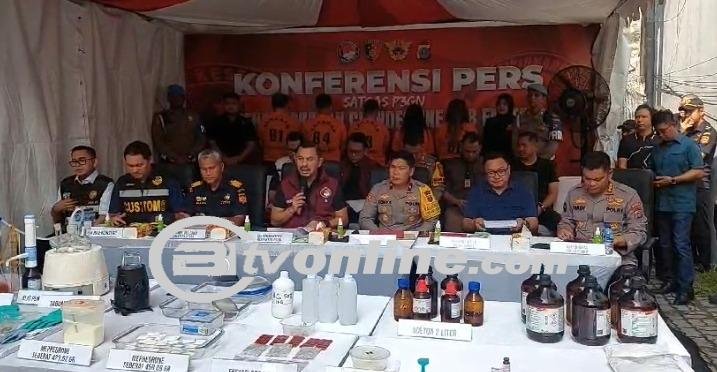 Bareskrim Polri dan Polda Sumut Ungkap Pabrik Ekstasi di Medan!