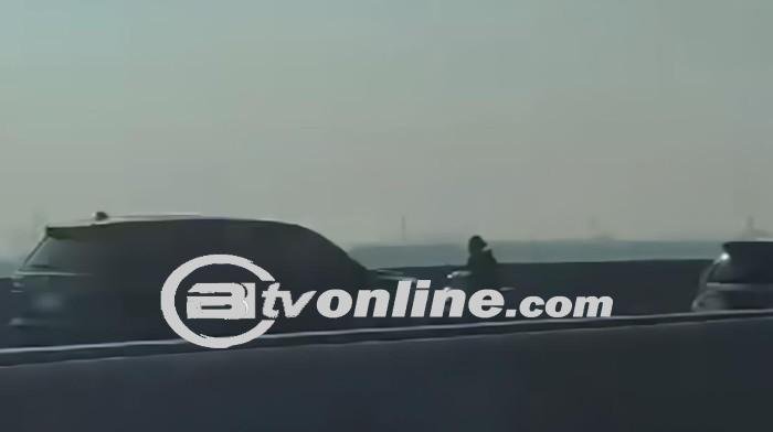 Pemotor Tanpa Helm Melawan Arah di Tol MBZ: Ditangkap dan Ditilang Langsung”