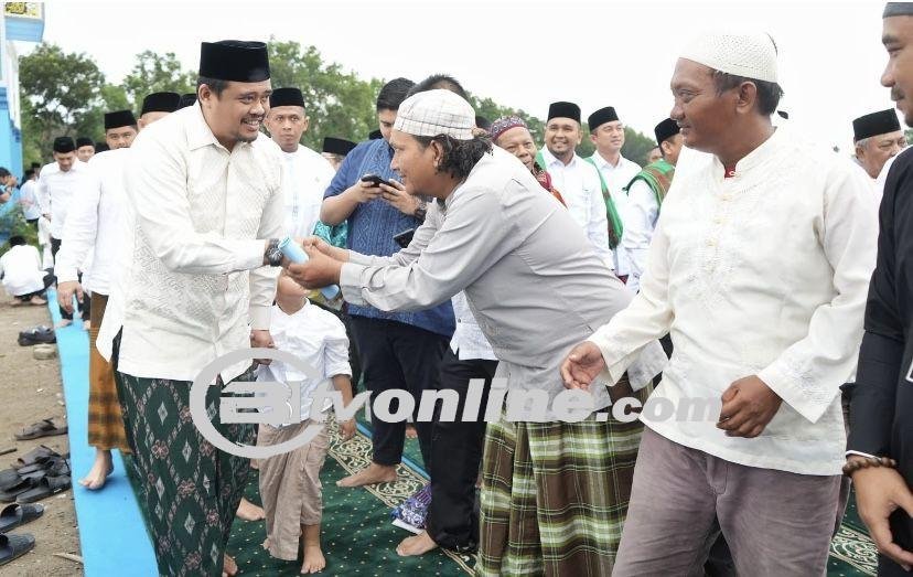 Suasana Salat Id dan Penyembelihan Sapi Limosin Bobby Nasution 