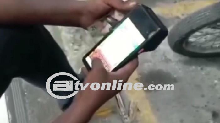 Viral! Jukir Main Judi Online di Mesin E-Parking Medan Membuat Heboh!