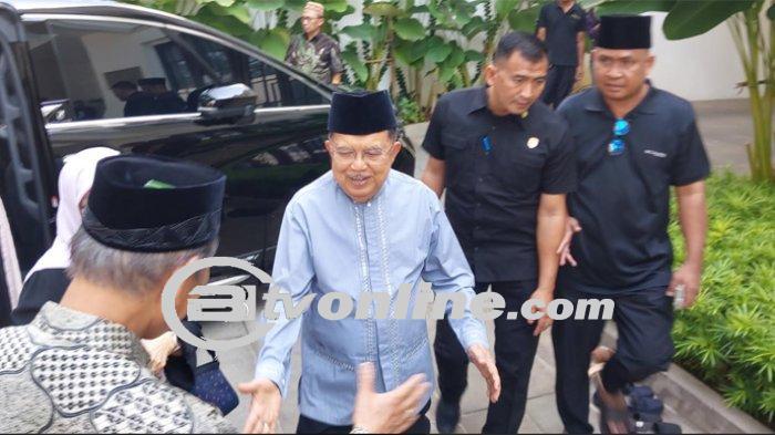 Jusuf Kalla dan Istrinya Mufidah Kalla Turut Melayat ke Rumah Duka Tanri Abeng
