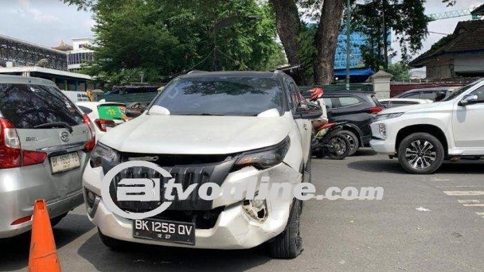 Toyota Fortuner BK 1256 QV Diamuk Massa, Diduga Terlibat Tabrak Lari di Medan