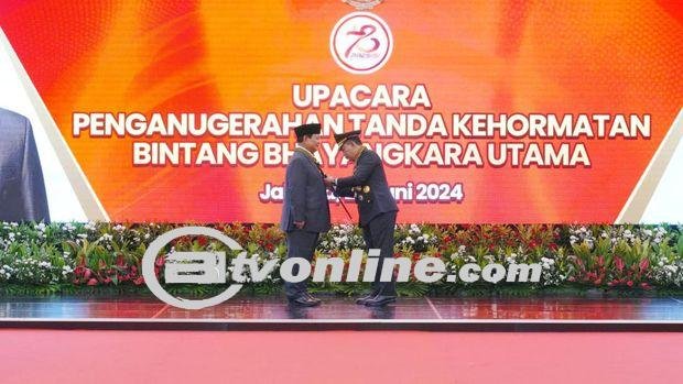 Prabowo Subianto Terima Bintang Bhayangkara Utama: Komitmen Dukung Penguatan Polri untuk NKRI