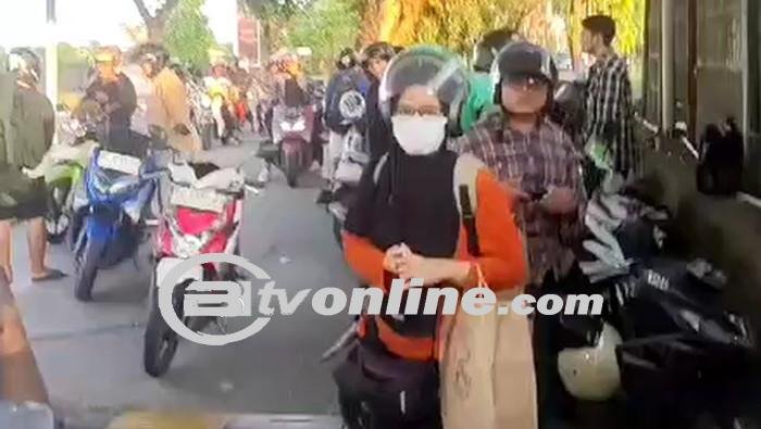 Antrean Panjang di Bandara Sultan Hasanuddin: Dampak Implementasi Sistem Non Tunai