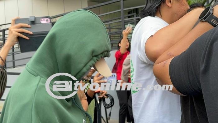 Perempuan yang Ditangkap Bersama Virgoun Juga Terbukti Positif Sabu!