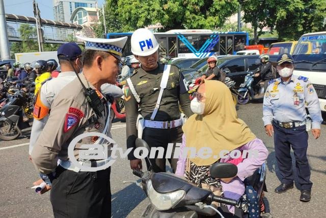 Momen ‘Ras Terkuat di Bumi’ Berdebat dengan Polisi Saat Operasi Patuh Jaya