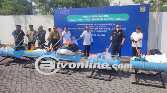 Di Sidoarjo, Mendag Zulhas Musnahkan Kaviar & Barang Ilegal Lain Senilai Rp 5 Miliar!