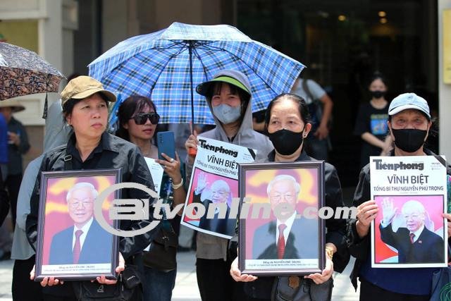 Duka Ratusan Ribu Rakyat Vietnam Lepas Kepergian Jenazah Pemimpin Partai Komunis
