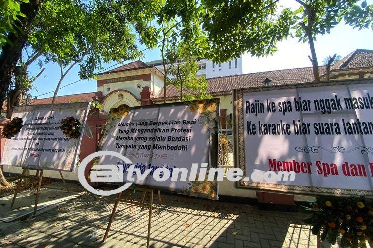 Protes Publik! Karangan Bunga Membanjiri PN Surabaya Setelah Vonis Bebas Gregorius Ronald Tannur