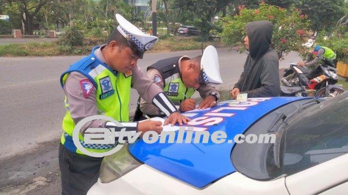 Langkah Pertama Operasi Patuh Toba 2024: 10 Tilang dan 15 Surat Teguran dari Polres Pelabuhan Belawan