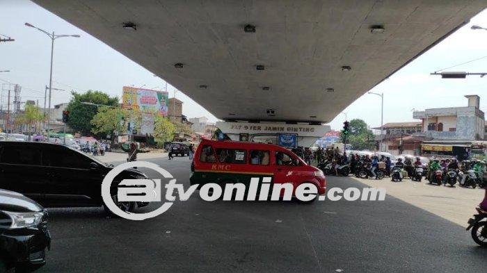 Aksi Protes Sopir Bus Memblokir Persimpangan Simpang Pos Medan: Arus Lalu Lintas Lumpuh Total