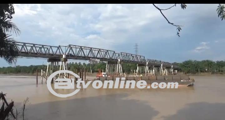 Proses Perbaikan Jembatan Muara Tembesi: Masyarakat Pelayangan Jambi Berjaga Untuk Memastikan Kepatuhan