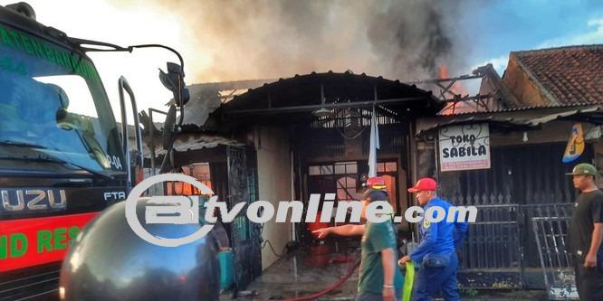 Peristiwa Kebakaran Laundry di Kabupaten Bandung: Evakuasi Korban dan Upaya Pemadaman