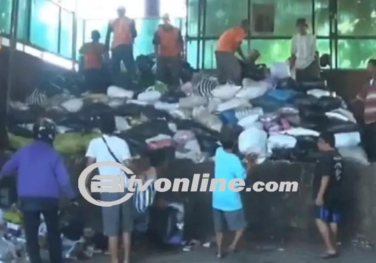 Darurat Sampah Jogja: Ratusan Warga Serbu Depo Pembuangan Sampah Sementara?!