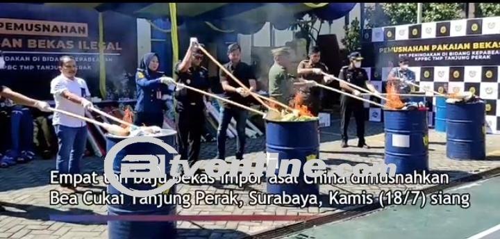 Bea Cukai Tanjung Perak Musnahkan 4 Ton Baju Bekas Ilegal Asal China