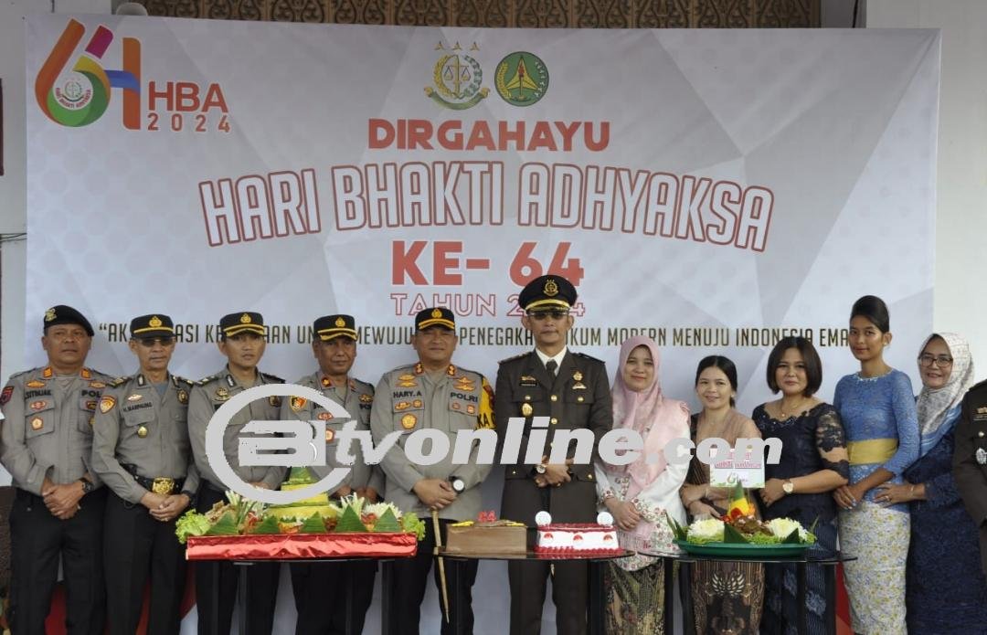 Kapolres Berikan Surprise Pada Hari Bhakti Adhyaksa ke-64 di Kejaksaan Negeri Humbahas.