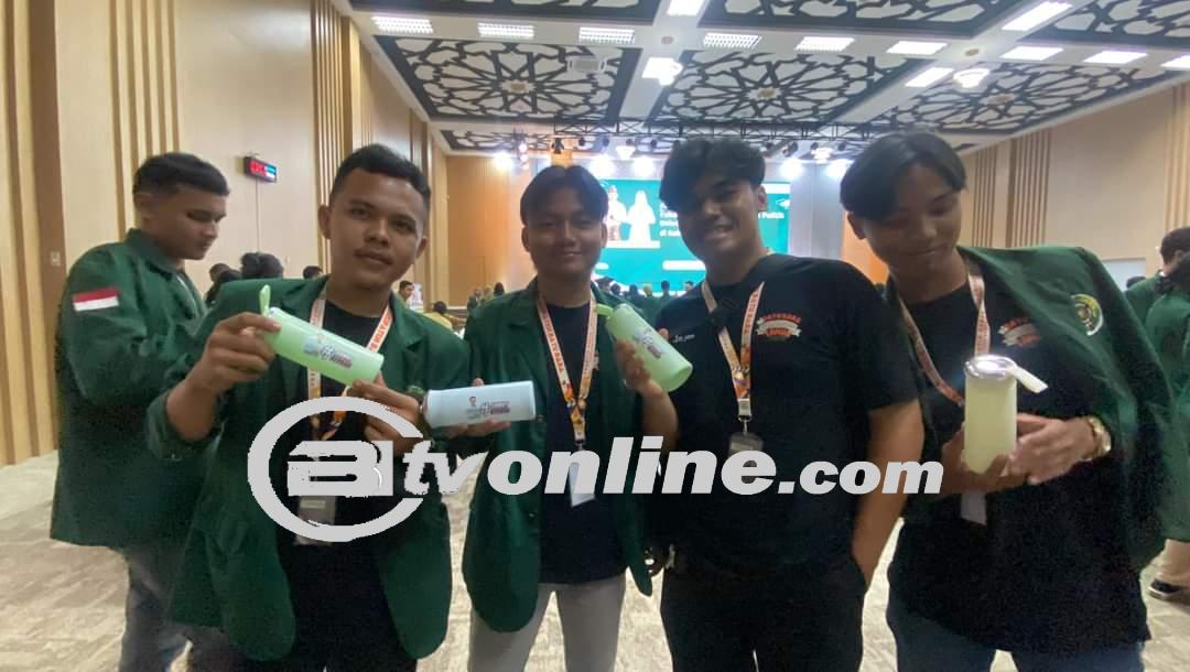 Sahabat Bobby Batu Bara Berbagi Tumbler pada Mahasiswa USU yang Melakukan PKL di Batu Bara