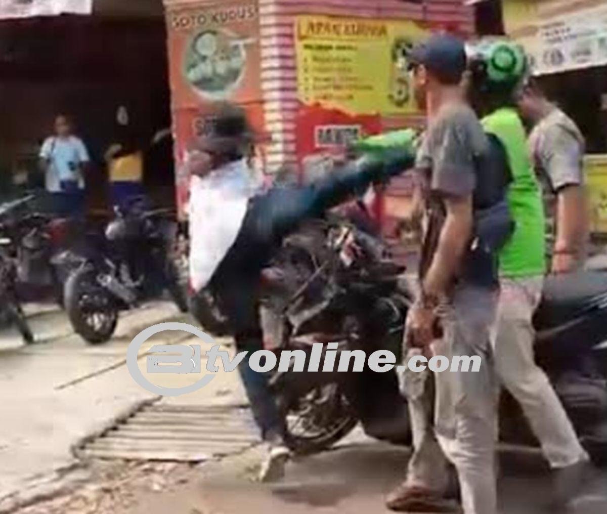 Insiden Kekerasan Debt Collector Terhadap Pengemudi Ojek Online di Bekasi