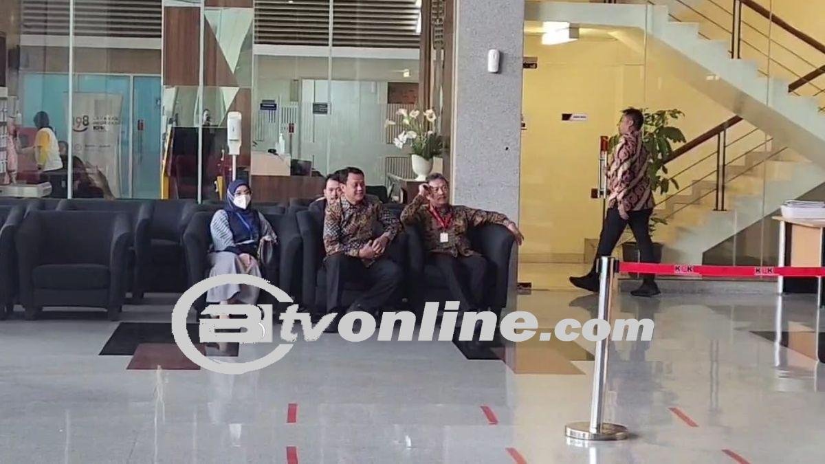 Menteri KKP Wahyu Trenggono Tiba-tiba Hadir di KPK: Apa yang Menyebabkan Kunjungan Mendadak Ini?