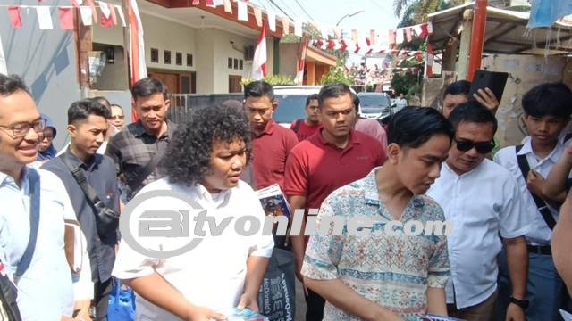 Gibran Blusukan ke Tangsel Bareng Marshel Widianto
