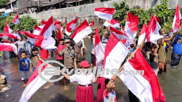 79 Bendera Merah Putih Berkibar di Kali Code Yogyakarta