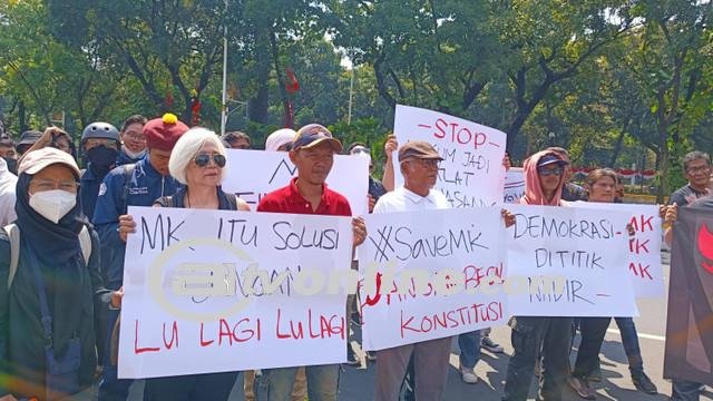 Akademisi dan Aktivis 98 Gelar Aksi di Depan MK, Baleg DPR Dituding Membangkang Konstitusi