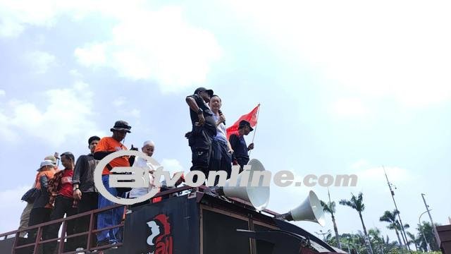 Thomas Lembong Turun ke Jalan, Menyuarakan Aspirasi Dalam Aksi Demo Kawal Putusan MK