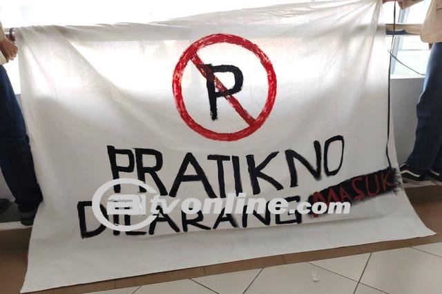 Mahasiswa Fisipol UGM Pasang Spanduk ‘Pratikno Dilarang Masuk’, Ganjar Pranowo Beri Tanggapan