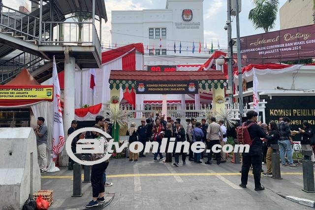 Antisipasi Massa Pendukung, Dua Lajur Jalan Depan KPU DKI Jakarta Ditutup Sebagian