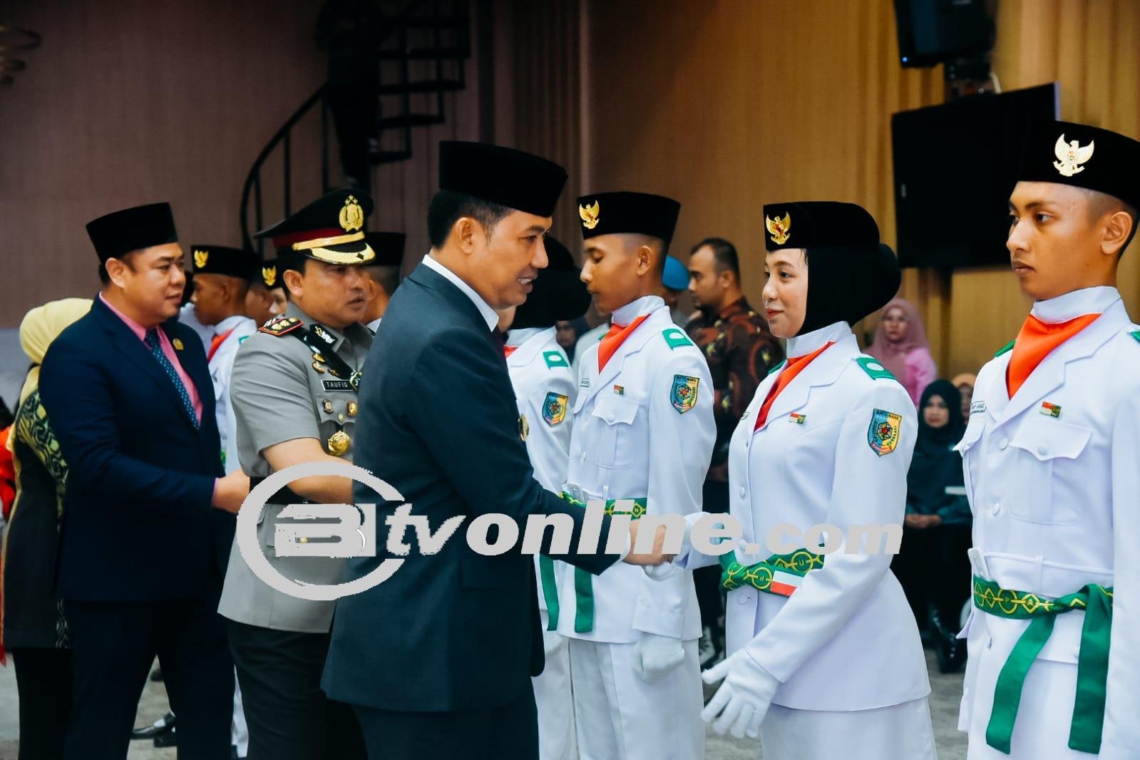 Pj. Heri Wahyudi Kukuhkan 44 Anggota Paskibraka Batu Bara