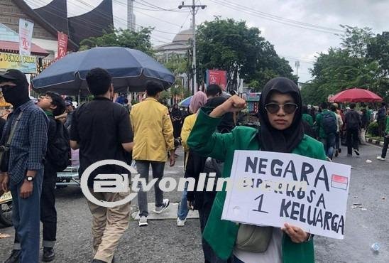 Kritik dan Poster Kontroversial Jadi Sorotan!