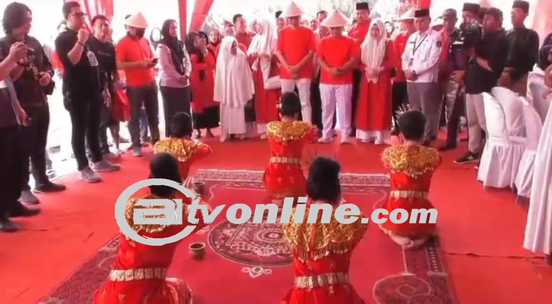 Budaya Kesenian Daerah Ramaikan Pendaftaran Calon Kepala Daerah di Muaro Jambi