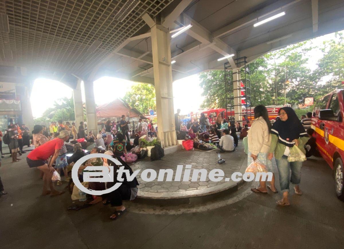 Kondisi Memilukan Pengungsi Kebakaran Manggarai, Menumpuk di Pelataran Stasiun