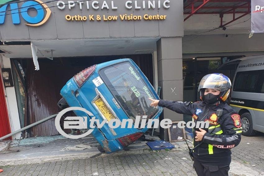 Polisi Tangkap Sopir Angkot yang Tabrak Pejalan Kaki dan Menyeruduk Kios