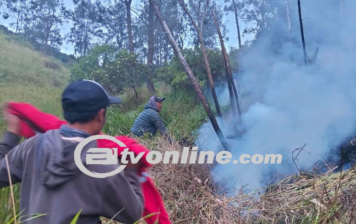 Kawasan Bukit Kedaluh Gunung Bromo Terbakar