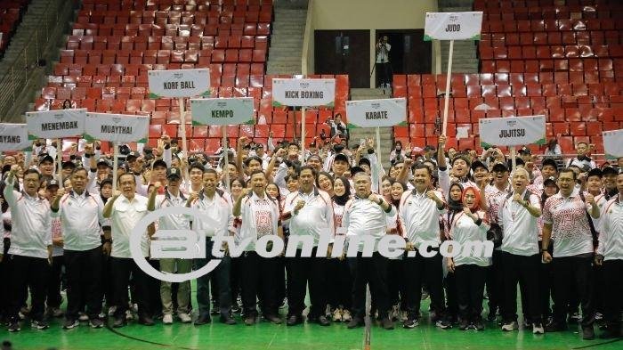 Penjabat Gubernur Jateng Nana Sudjana Lepas Kontingen untuk PON XXI 2024