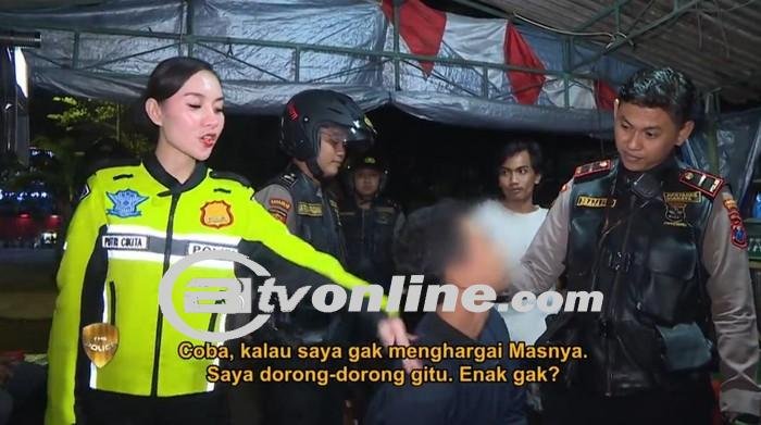 Polwan Dihujat Netizen Gegara Tegur Warga Surabaya Yang Sedang Makan disebut Tidak Sopan?