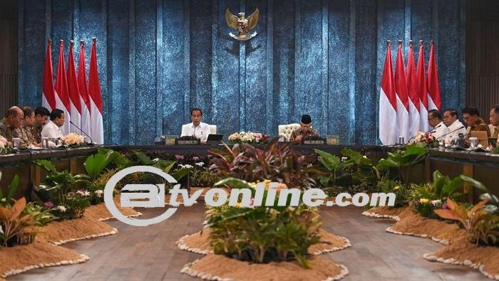 Ambruknya Aktivitas Manufaktur Indonesia: Sorotan Presiden Jokowi dan Implikasinya