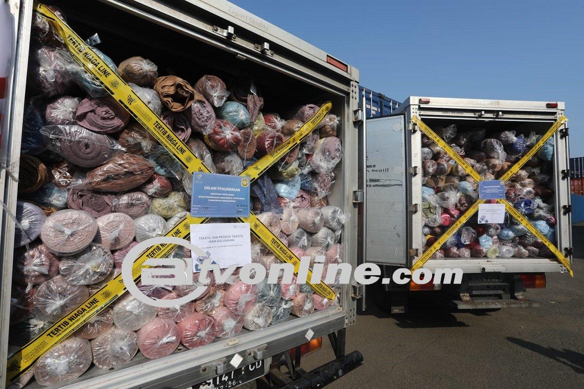 Satgas Impor Ilegal Sita 1.883 Bal Pakaian Bekas, 20 Ribu Roll Kain Gulung hingga 695 Karpet