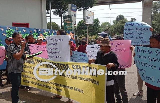 Puluhan Warga Banyuasin Serbu Kejati Sumsel, Tuntut Pemeriksaan Eks Bupati Terkait Kasus Korupsi SERASI