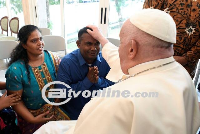 Paus Fransiskus Temui Pengungsi Rohingya di Kedutaan Besar Vatikan di Jakarta