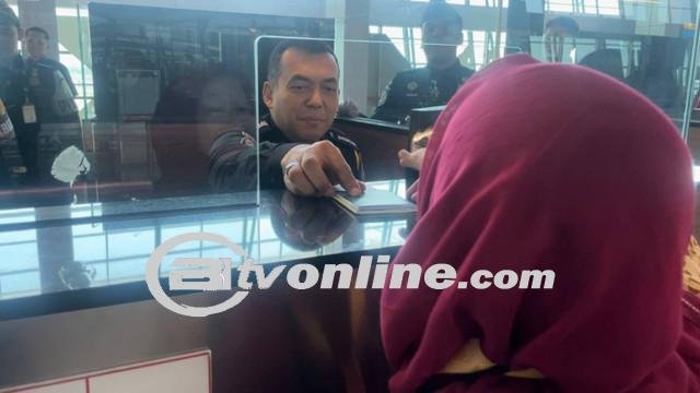 Dirjen Imigrasi Silmy Karim Jaga Konter Paspor di Bandara Soekarno-Hatta: Cek Langsung Dinamika Pelayanan