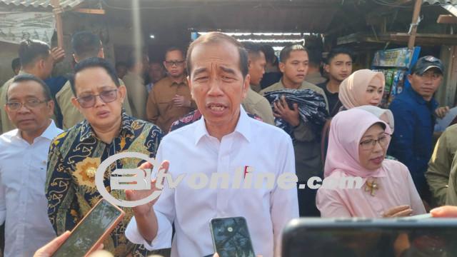 Presiden Jokowi Kunjungi Pasar Dukuh Kupang Surabaya, Sempat diteriaki ‘MULYONO’ Oleh Warga